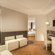 Family_Suite_Living_Room.jpg