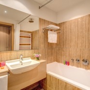 Executive_Room_Lake_View_Bathroom_2.jpg