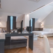 Panorama_Suite_Lounge.jpg