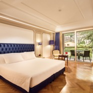 Deluxe_Spa_Room_Garden_Moltrasio_View.jpg