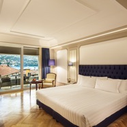 Executive_Room_Lake_View_Balcony_1.jpg