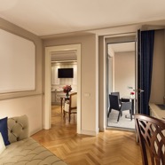 Deluxe_SPA_Room_Lake_View_and_Balcony.jpg