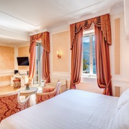Villa_Imperiale_Deluxe_Room_Lake_Como_View_6.jpg