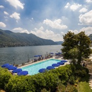 Swimming_Pool_Hotel_Bar.jpg
