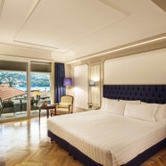 Deluxe_SPA_Room_Lake_View_and_Balcony.jpg