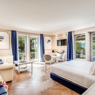 Junior_Suite_Lake_Como_View_2.jpg